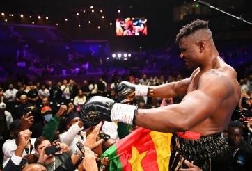 Francis Ngannou đăng trạng thái đầy ẩn ý sau thất bại của Deontay Wilder
