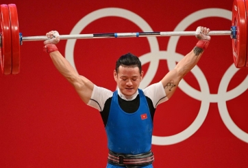 Đô cử Việt Nam xô đổ 11 kỉ lục quốc gia và thế giới, nhận khoản tiền thưởng lên đến hàng tỉ đồng