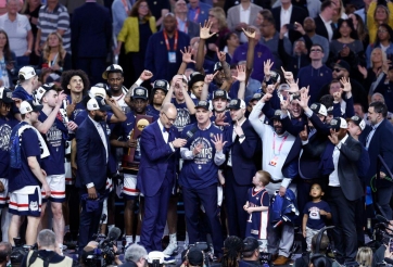 UConn Huskies hai lần liên tiếp vô địch giải bóng rổ sinh viên hấp dẫn nhất hành tinh