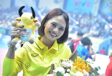 Nhan sắc nữ trọng tài Thái Lan gây sốt ở Cúp VTV9 - Bình Điền 2024