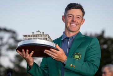 Rory McIlroy hoàn tất bộ sưu tập Grand Slam, Tiger Woods dành lời 'có cánh'