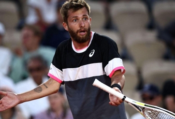 Ngôi sao tennis Pháp bị đối thủ đe dọa tính mạng trên sân