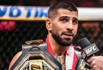 Ru ngủ Charles Oliveira, Ilia Topuria trở thành tân vương hạng nhẹ UFC