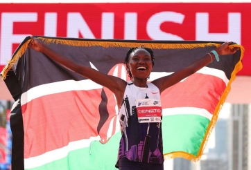 Kỉ lục gia marathon dương tính với chất cấm