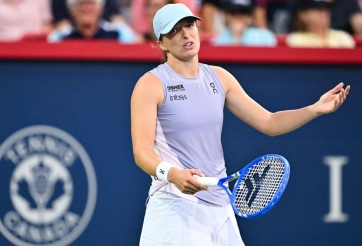 Bị khai thác điểm yếu chí tử, Swiatek ngã ngựa ở Rogers Cup 2025