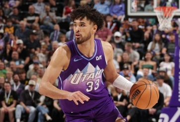 Cầu thủ gốc Việt gia nhập đội hàng đầu NBA, được siêu sao lừng danh chúc mừng