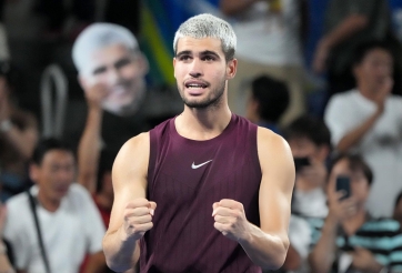 Hạ đẹp Fritz, Alcaraz giành danh hiệu thứ 8 trong năm 2025