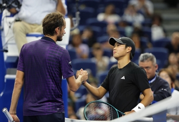 Lịch thi đấu tennis 8/10: Tay vợt gốc Việt lại đụng Medvedev