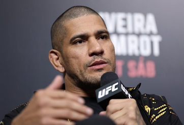 Alex Pereira thách thức Jon Jones sau diễn biến hỗn loạn ở UFC 321