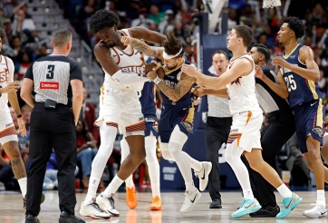 Lao vào nhau như ngày sau cuối, hai ngôi sao NBA bị treo giò