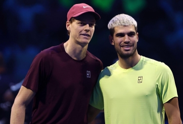 Alcaraz trên phân Sinner ở BXH các VĐV thể thao hàng đầu năm 2025