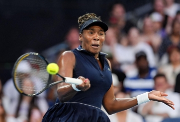 Venus Williams đi vào lịch sử Australian Open