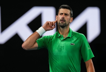 'Võ mồm' với trọng tài, Djokovic bị khán giả la ó