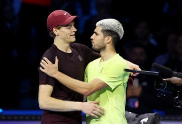 Alcaraz cho Sinner 'hít khói' sau chức vô địch Australian Open