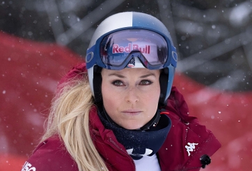 Huyền thoại trượt tuyết Lindsay Vonn gặp nạn, rời Olympic mùa đông trong đau đớn