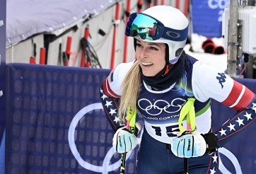 Huyền thoại trượt tuyết gãy chân ở Olympic mùa đông, phải chăm sóc đặc biệt