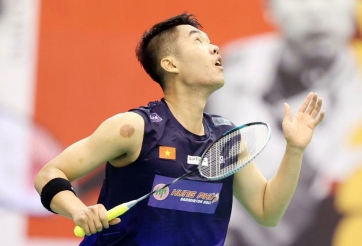 Lê Đức Phát gác vợt ngay ở trận đầu tiên sau khi cưới hoa khôi bắn cung