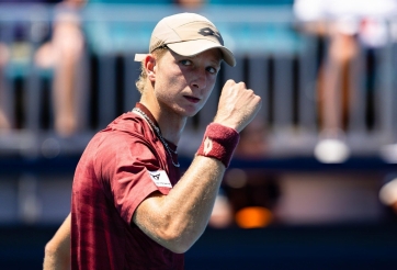 Đàn em hạng 151 thế giới 'trả thù' cho Alcaraz ở Miami Open 2026