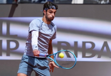 Sao trái một tay số 1 thế giới lỡ hẹn với Roland Garros 2026