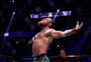 CHÍNH THỨC: McGregor tái xuất, lần thứ hai chạm trán Holloway