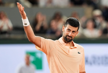 Djokovic ngược dòng lọt vòng 2 Roland Garros 2026