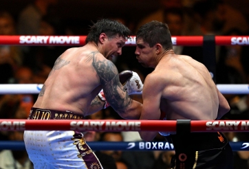 Verhoeven thua đau Usyk, trọng tài thừa nhận sai sót