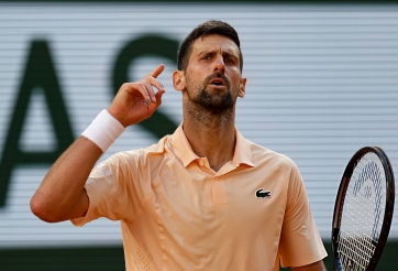 Djokovic thắng nhọc, chuẩn bị chạm mặt 'thần đồng' ở Roland Garros 2026