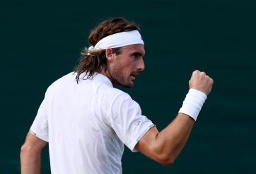 Từ cha, Tsitsipas thắng áp đảo trận ra quân Wimbledon 2026