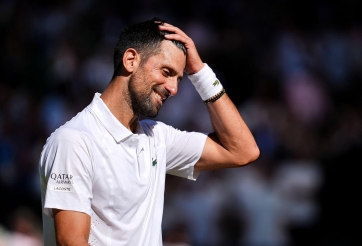 Hạ 'máy giao bóng', Djokovic cân bằng kỉ lục của Federer