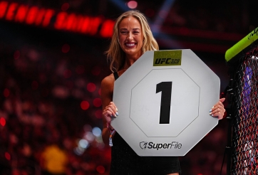 Ngọc nữ bóng rổ Mỹ làm Ring Girl ở UFC