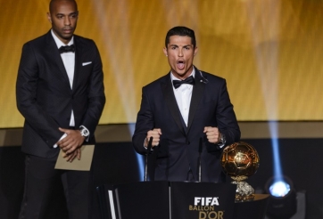 Messi 'cay đắng' nhìn Ronaldo thiết lập kỷ lục vô tiền khoáng hậu tại QBV 2022