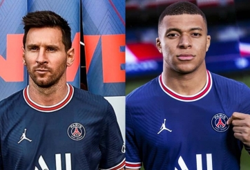 Mbappe bất ngờ 'va chạm' với Messi ngay trên sân