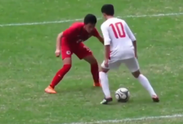 VIDEO: Không nhịn được cười với pha bóng hài hước nhất thế giới