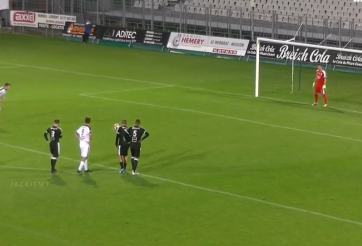 VIDEO: Cận cảnh pha sút penalty kỳ lạ chưa từng có trong lịch sử