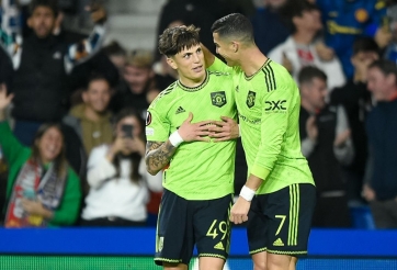 VIDEO: Ronaldo chuyền 'sáng nước' cho thần đồng MU ghi bàn