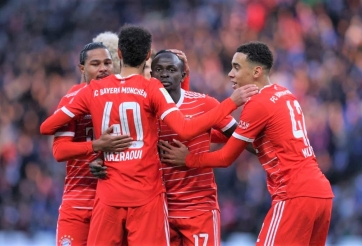Bayern Munich vươn lên dẫn đầu Bundesliga trong 'cơn mưa bàn thắng'