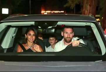 Messi bị NHM Argentina bao vây, bất lực trong 5 phút