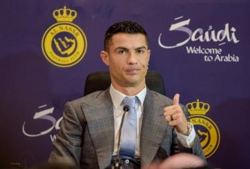 Thăng hoa tại Al Nassr, Ronaldo bất ngờ được 'ông lớn' Ngoại hạng Anh quan tâm