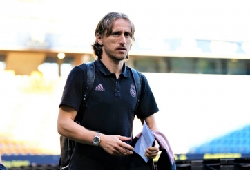 Chưa ký Real Madrid, Modric nhận đề nghị khổng lồ từ 'gã nhà giàu'?