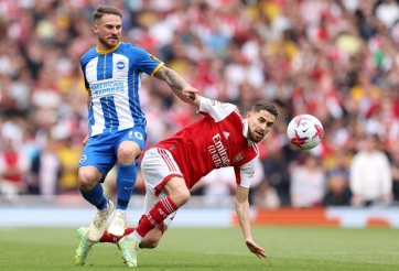 Arsenal thua 'muối mặt' trước Brighton, cuộc đua vô địch coi như ngã ngũ