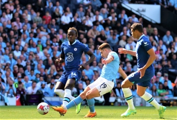 Man City dễ dàng đánh bại Chelsea trong ngày nâng cúp vô địch Ngoại hạng Anh