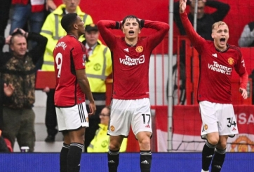 Ten Hag nhận 'cơn mưa chỉ trích' sau quyết định khó hiểu