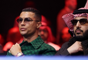 Ronaldo khiến MU 'chìm trong cát bụi' với kỳ tích khủng tại Al Nassr