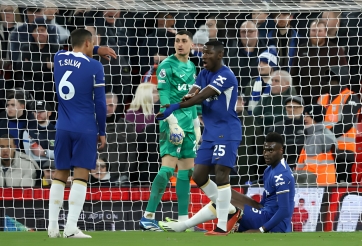 CĐV Chelsea chỉ đích danh tội đồ trong trận thua thảm Liverpool