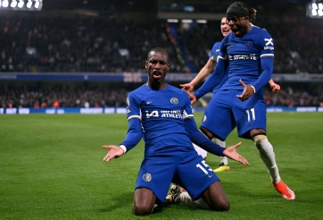 Jackson hóa Drogba, Chelsea dễ dàng đả bại Tottenham trên sân nhà