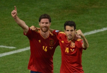 Sau Xabi Alonso, HLV Cesc Fabregas gây sốt châu Âu khi chuẩn bị thăng hạng