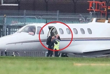 HLV Ten Hag gây xúc động trong khoảnh khắc rời MU