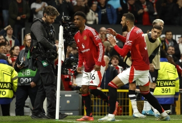 Ngôi sao MU dính chấn thương vì ăn mừng quá nhiệt