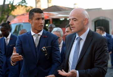 Chủ tịch FIFA gây tranh cãi, tuyên chiến với Ronaldo?