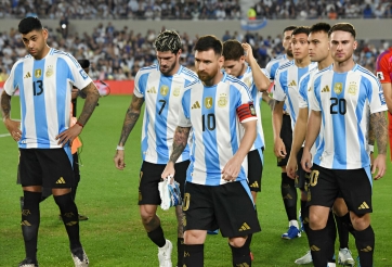 Messi bất ngờ mâu thuẫn với đàn em trên tuyển Argentina